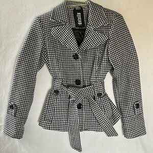 INTL d.e.t.a.i.l.s Houndstooth Belted Jacket